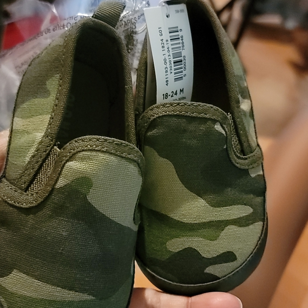 Old navy camo baby shoes 18-24mth new